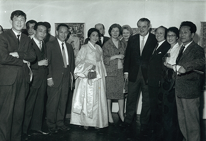 1962년 파리 폴 파케티 화랑 첫 개인전